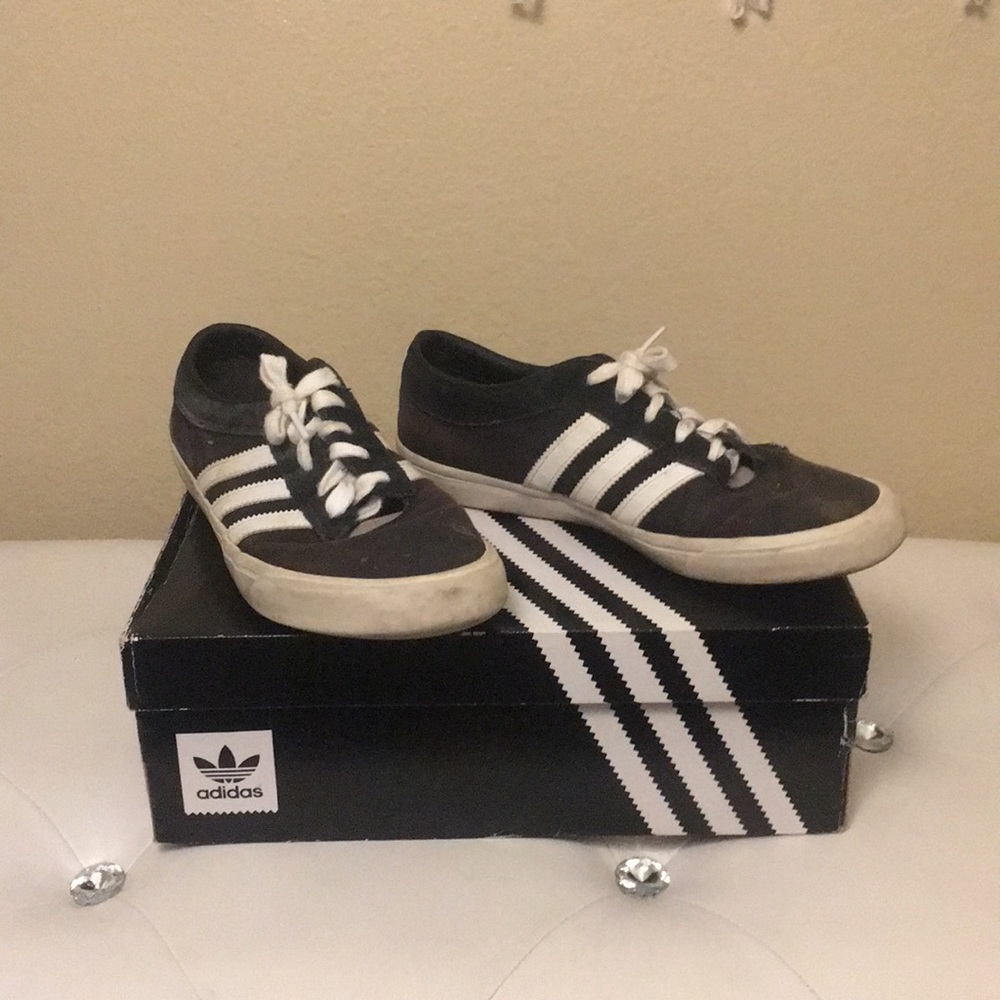 WMNS SELLWOOD BLACK WHOTE ADIDAS 8.5